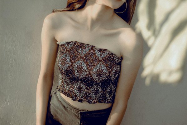 Des accessoires imprimés pour femmes : un look chic et artisanal